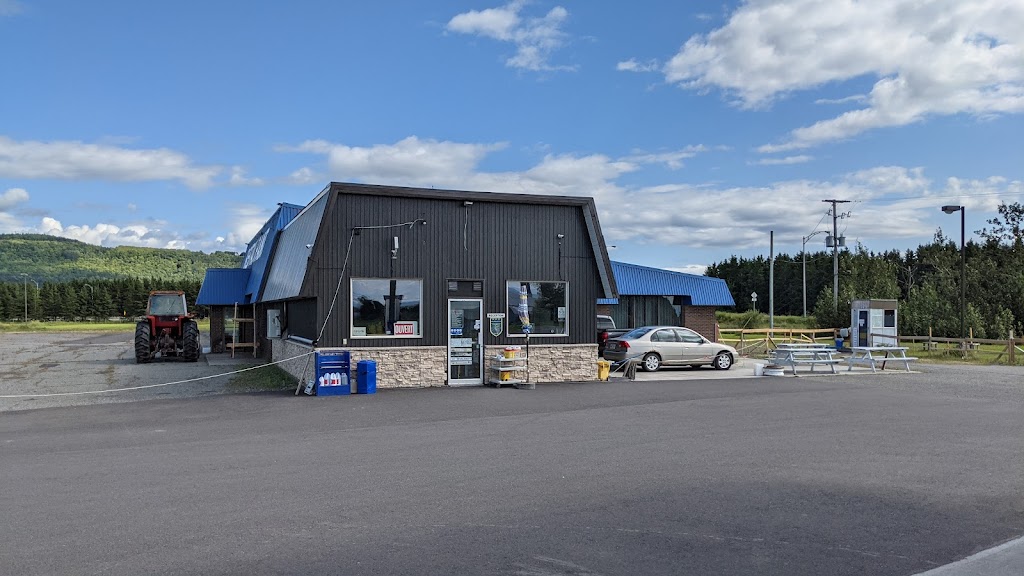 Ultramar - Gas Station | 2 Chem. du Fronteau, Saint-Pacôme, QC G0L 3X0, Canada | Phone: (418) 315-0808