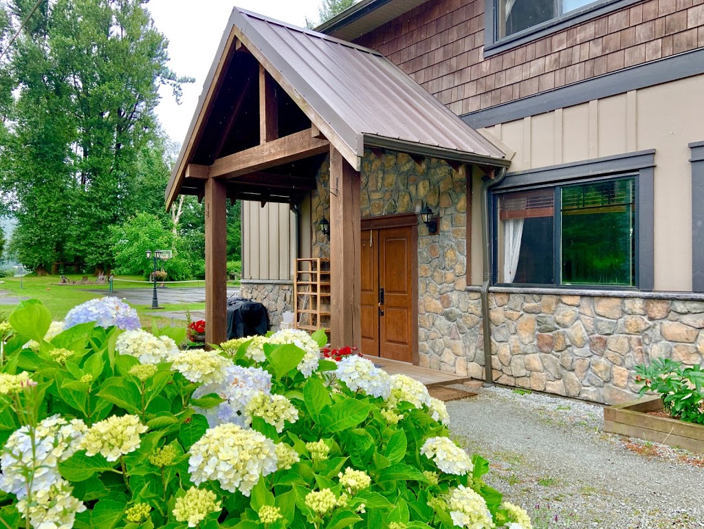 Luxury Lake Retreat | 9172 Shook Rd, Mission, BC V2V 7M1, Canada | Phone: (778) 868-2222