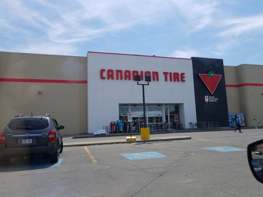 Canadian Tire | 101 Boulevard Cardinal Léger, Pincourt, QC J7W 3Y3, Canada | Phone: (514) 453-4211