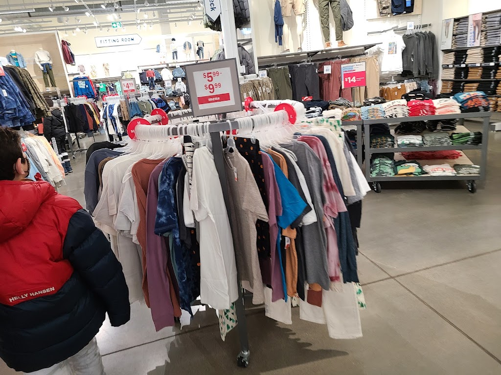 Old Navy | 15518 37 St NW, Edmonton, AB T5Y 0S5, Canada | Phone: (780) 652-0657