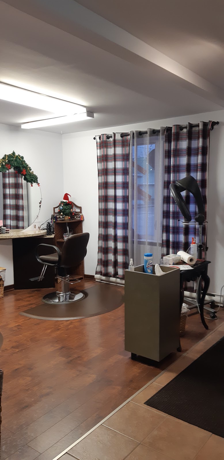 Salon-Coiffure LEre Du Diable | 133 12 Rue, Ferme-Neuve, QC J0W 1C0, Canada | Phone: (819) 587-3633