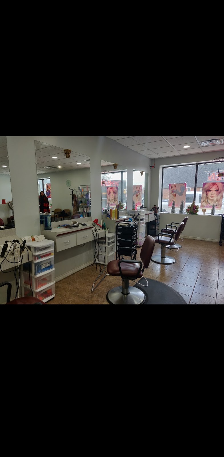 Jackies Unisex Hair Salon | 1691 Tecumseh Rd W, Windsor, ON N9B 1V1, Canada | Phone: (519) 252-0555