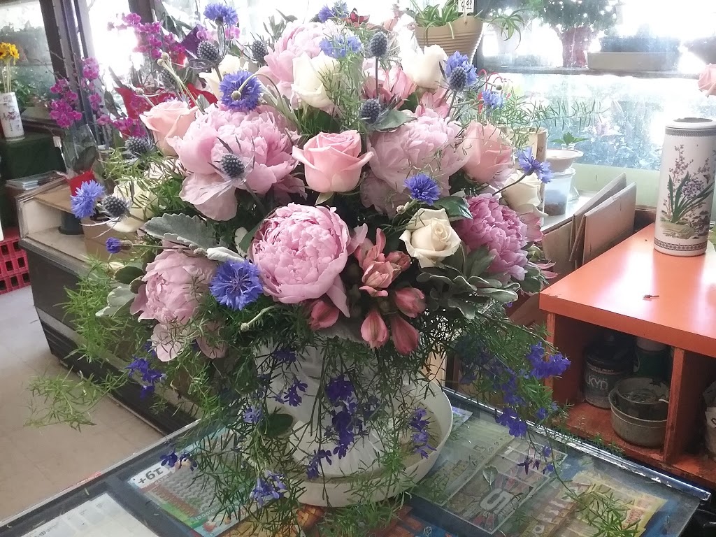 Lindas Flowers | 3855 Rupert St, Vancouver, BC V5R 2G7, Canada | Phone: (604) 434-7124