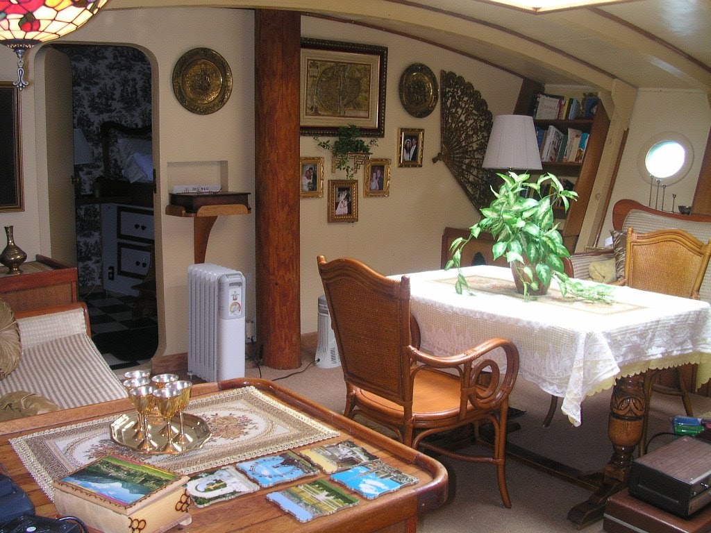 Wharfside Bed (Boat) & Breakfast | 204 Front St, Friday Harbor, WA 98250, USA | Phone: (360) 378-5661