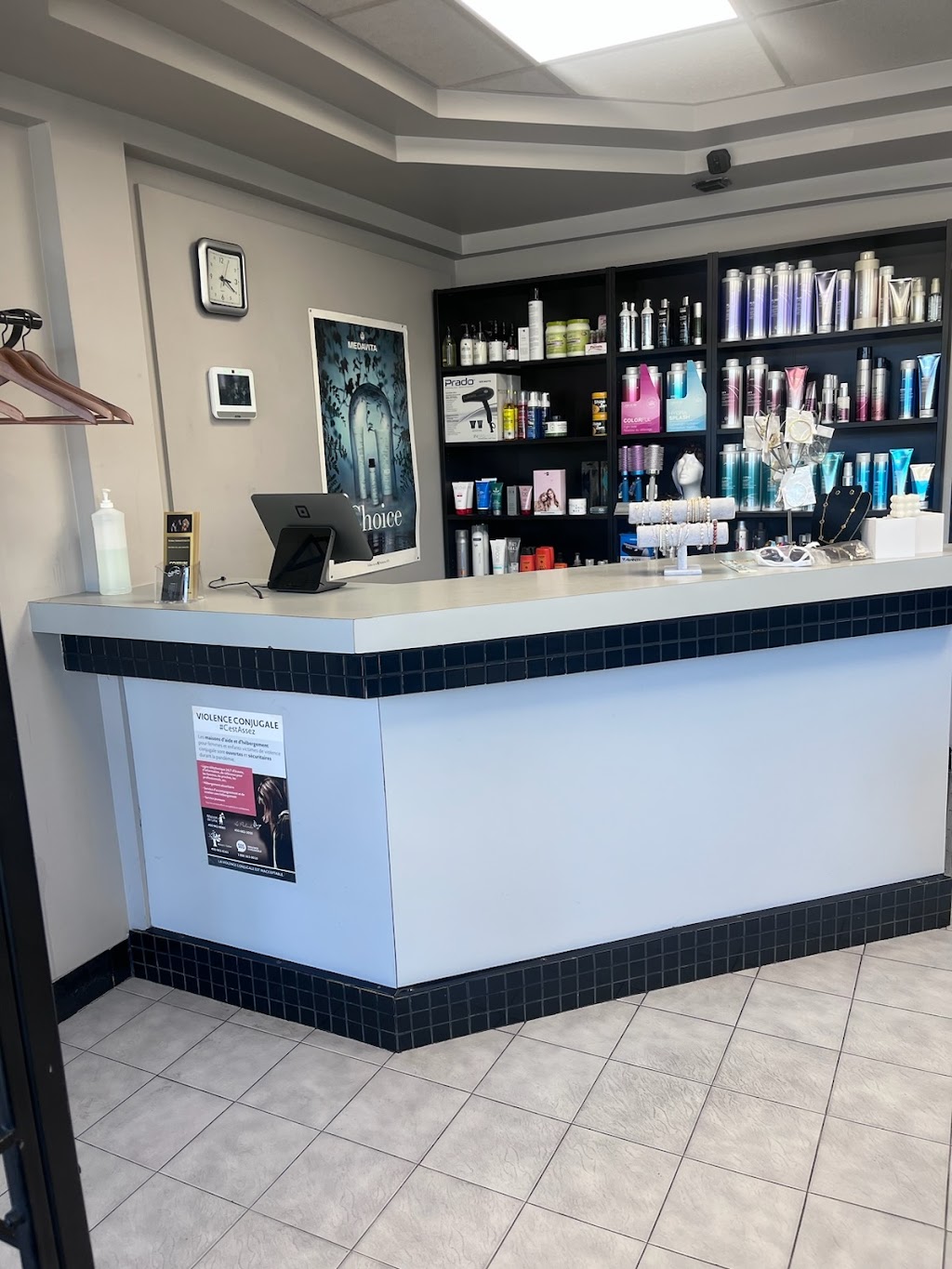 Coiffure - Plural Tendances Beauté | 5384 Boulevard des Laurentides, Laval, QC H7K 2J8, Canada | Phone: (450) 625-4678