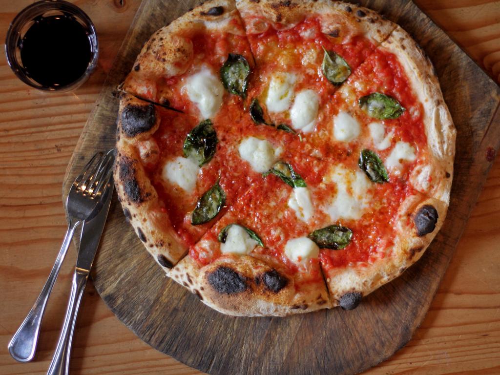 Pizzeria Prima Strada | 14-1400 Cowichan Bay Rd, Cobble Hill, BC V0R 1L3, Canada | Phone: (250) 929-4655