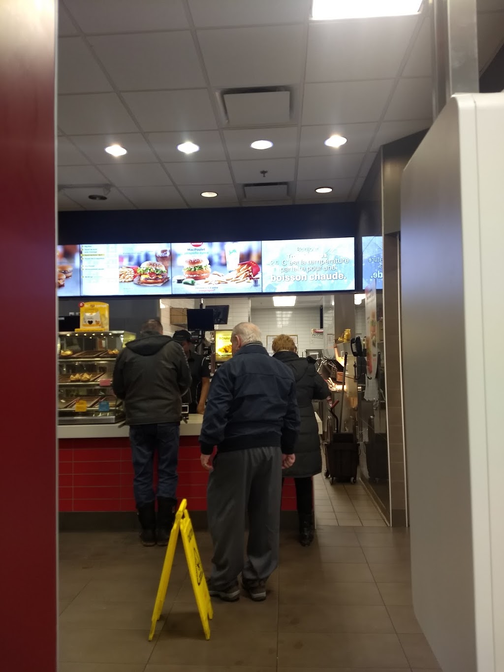 McDonalds | Wal-Mart - Carrefour, 4520 Boulevard des Récollets, Trois-Rivières, QC G9A 4N2, Canada | Phone: (819) 373-5408