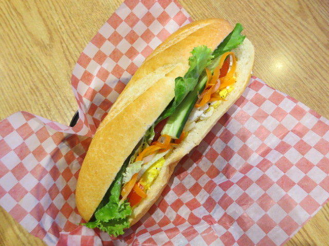 Cafe Banh Mi Linh | 2151 Rue Fleury E, Montréal, QC H2B 1J9, Canada | Phone: (438) 386-7883