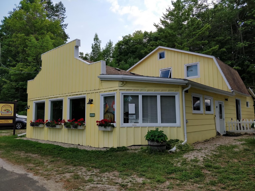 Applewood Inn | 967 Dyers Bay Rd, Miller Lake, ON N0H 1Z0, Canada | Phone: (519) 795-7558