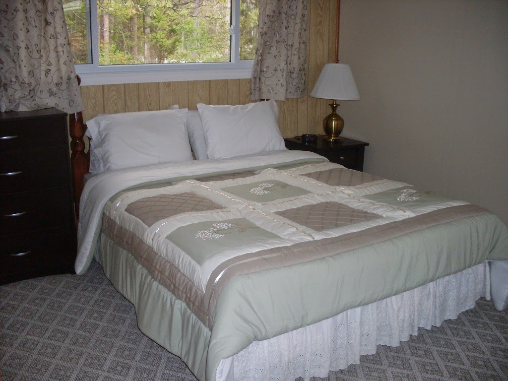 Whispering Pines Motel | 10456 Lakeshore Rd, Grand Bend, ON N0M 1T0, Canada | Phone: (519) 238-2383