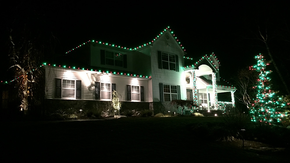 Comrade Clean Christmas Lights Installation | 5331 168 St, Cloverdale, BC V3Z 1E2, Canada | Phone: (778) 700-0046