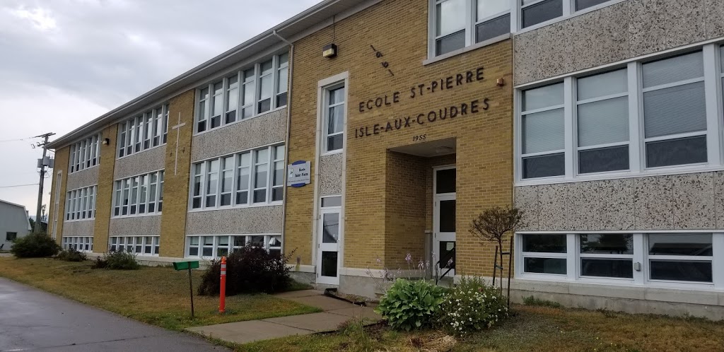 Ecole Saint-Pierre | 1955 Chemin des Coudriers, LIsle-aux-Coudres, QC G0A 1X0, Canada | Phone: (418) 760-5003