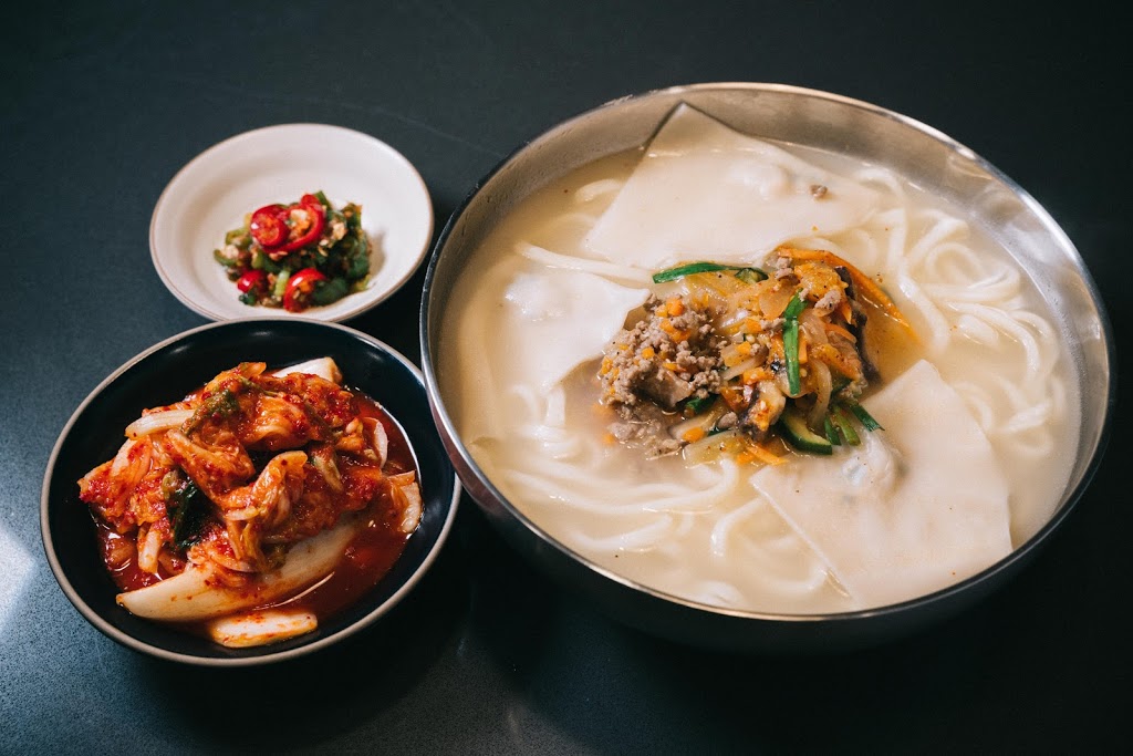 명동교자칼국수 MyeongdongGyoza Kalguksu | 7117 Bathurst St #106, Thornhill, ON L4J 2J6, Canada | Phone: (905) 597-3911