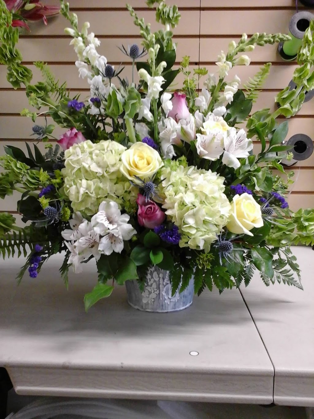 Crown Floral Boutique | 900 Watters Rd, Orléans, ON K4A 0B4, Canada | Phone: (613) 841-7770