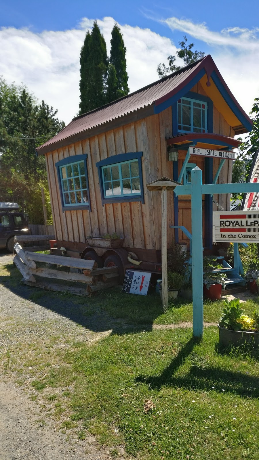 Abraxas Books, Arts, Gifts and Cafe | 1071 NW Rd, Denman Island, BC V0R 1T0, Canada | Phone: (250) 335-2731