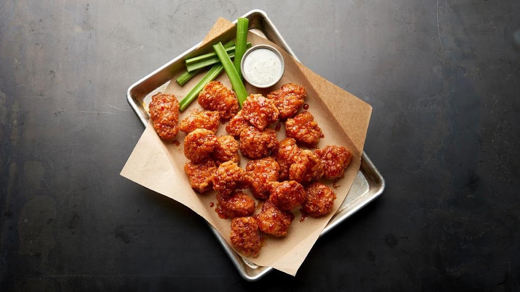 Buffalo Wild Wings | 524 Centennial Pkwy N, Hamilton, ON L8E 0G2, Canada | Phone: (905) 664-5554