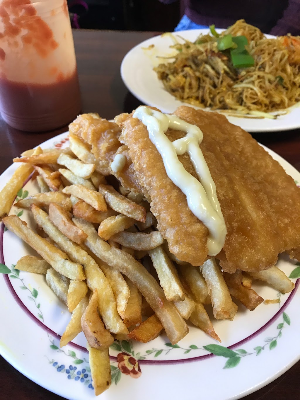 Sues Thai and Fish & Chips | 414 Roncesvalles Ave, Toronto, ON M6R 2N2, Canada | Phone: (416) 531-8822