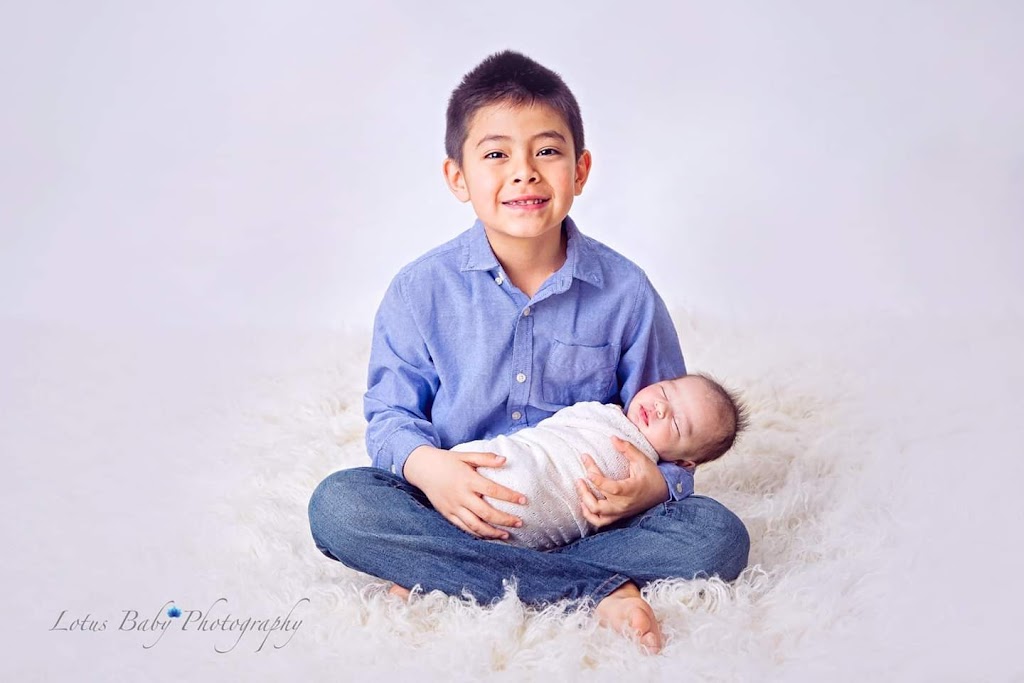 Lotus Baby Photography | 1045 Meadow Ln, Newmarket, ON L3Y 7E4, Canada | Phone: (647) 291-1400