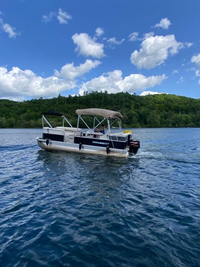 Location de ponton Lucky Jack Pontoon Rental | 15 Chem. du Croquet, Val-des-Monts, QC J8N 1J4, Canada | Phone: (819) 639-0064