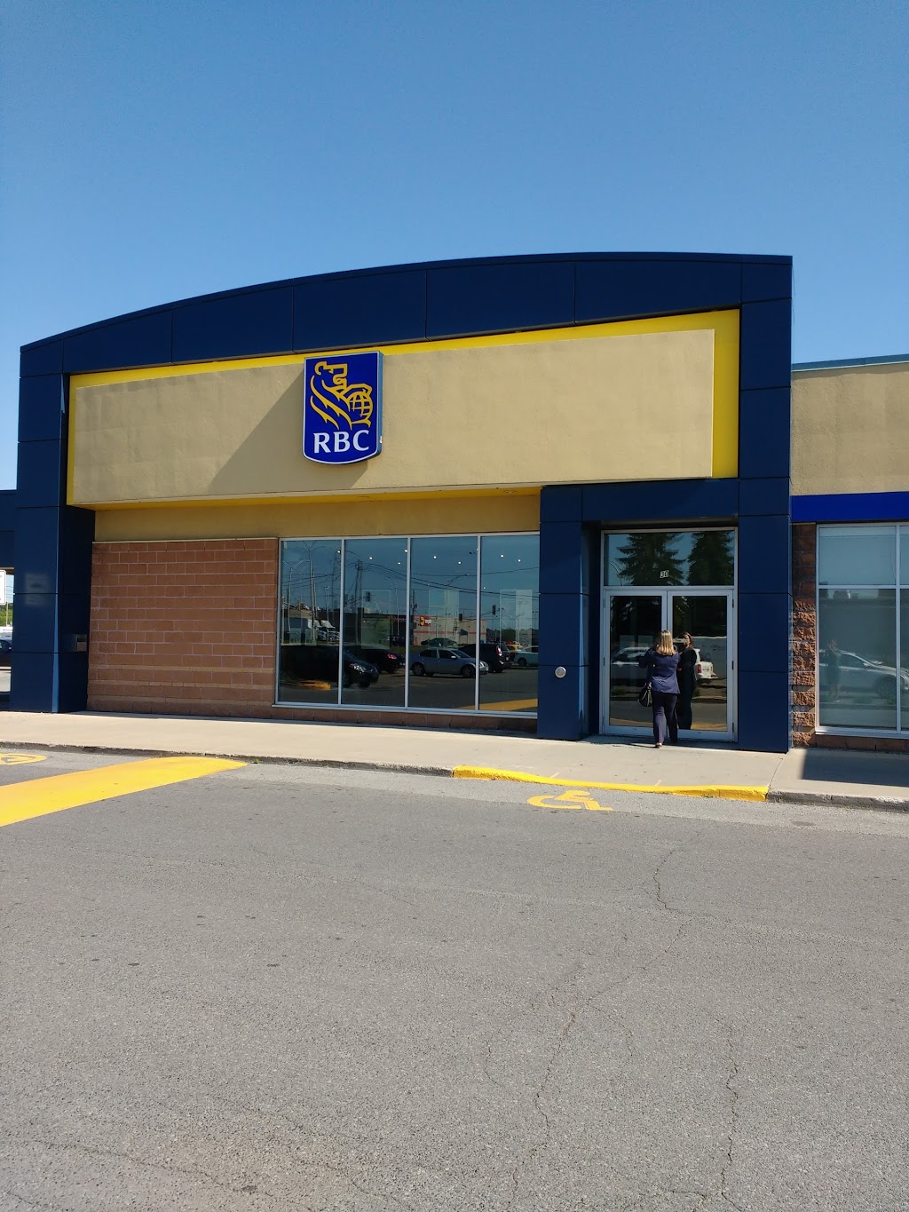 RBC Royal Bank | 585 SAINT-CHARLES AVE, Vaudreuil-Dorion, QC J7V 8P9, Canada | Phone: (450) 455-4321