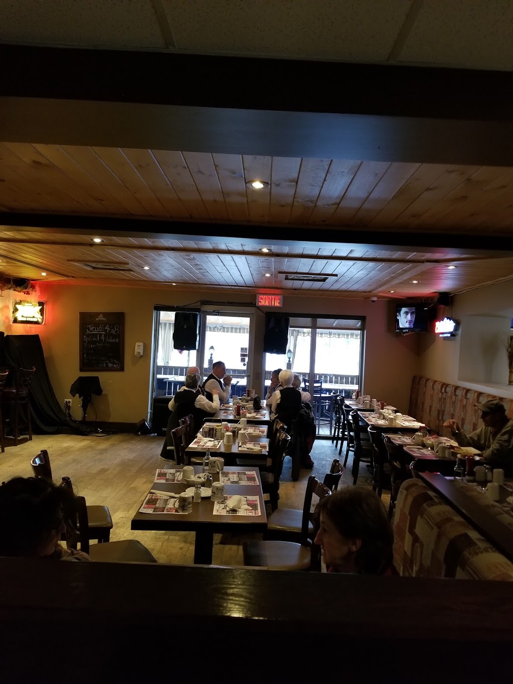 Resto-Bar Maniwaki Pizza | 304 Boulevard Desjardins, Maniwaki, QC J9E 2E9, Canada | Phone: (819) 449-5999