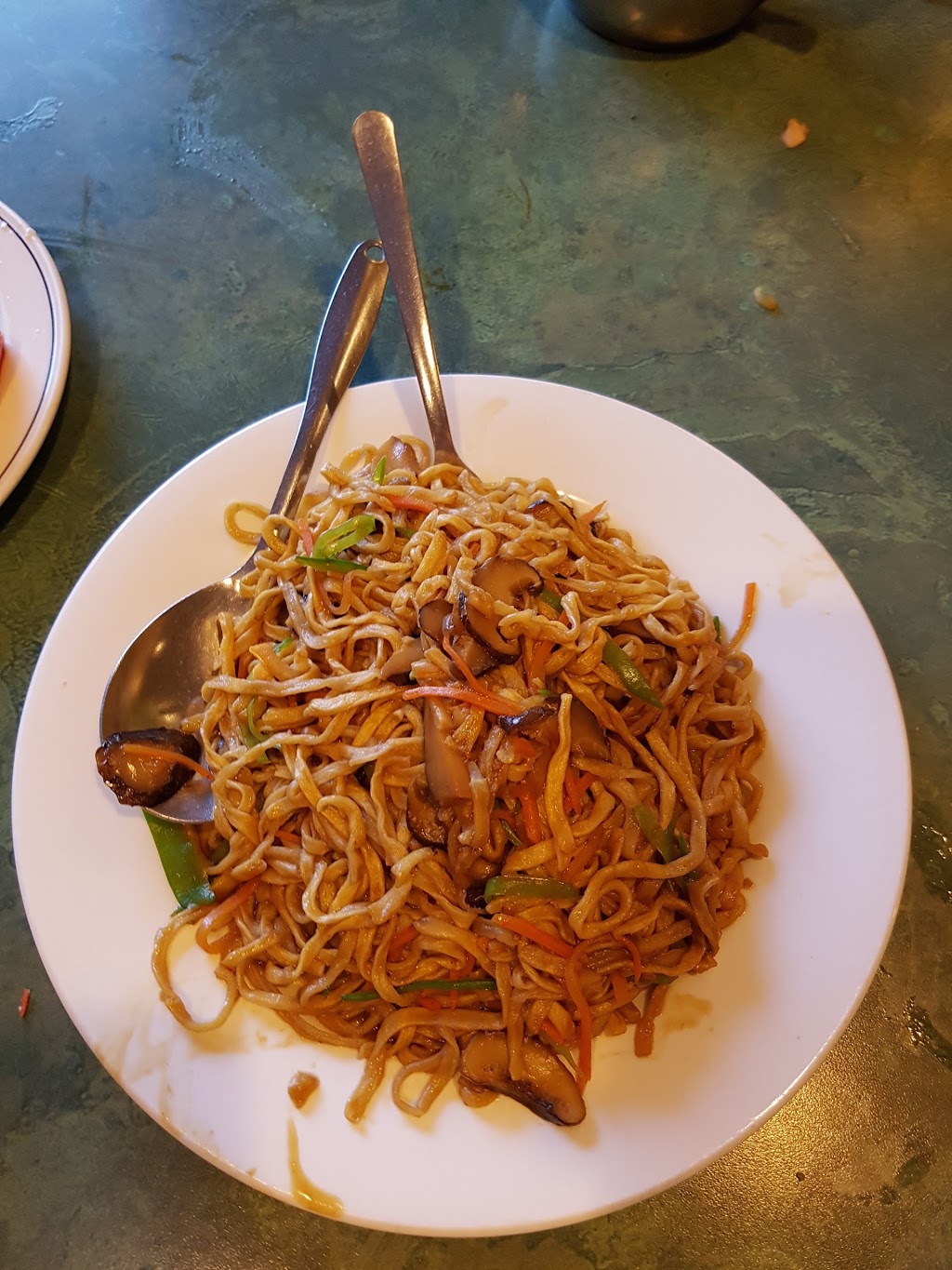 May Wah Inn Chinese Cuisine | 1689 University Ave W, Windsor, ON N9B 1C3, Canada | Phone: (519) 256-4755