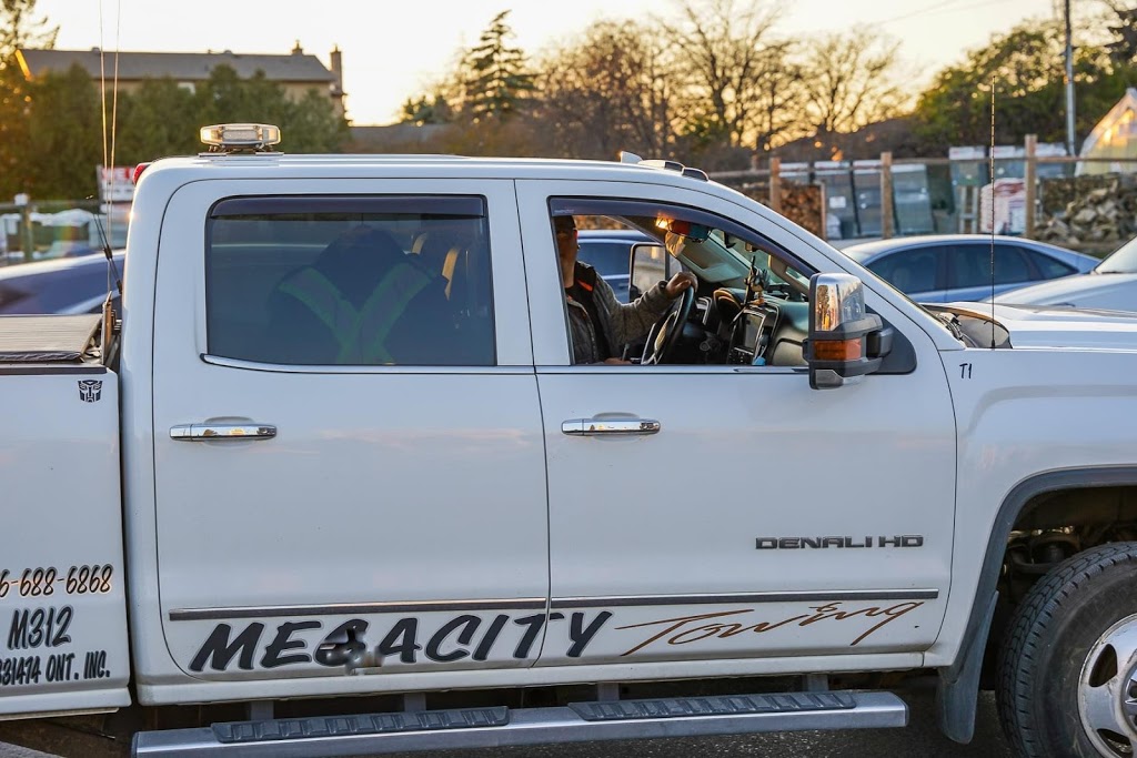 Megacity Towing 美加城拖车 | 361 John St Unit 3, Thornhill, ON L3T 5W5, Canada | Phone: (416) 688-6868