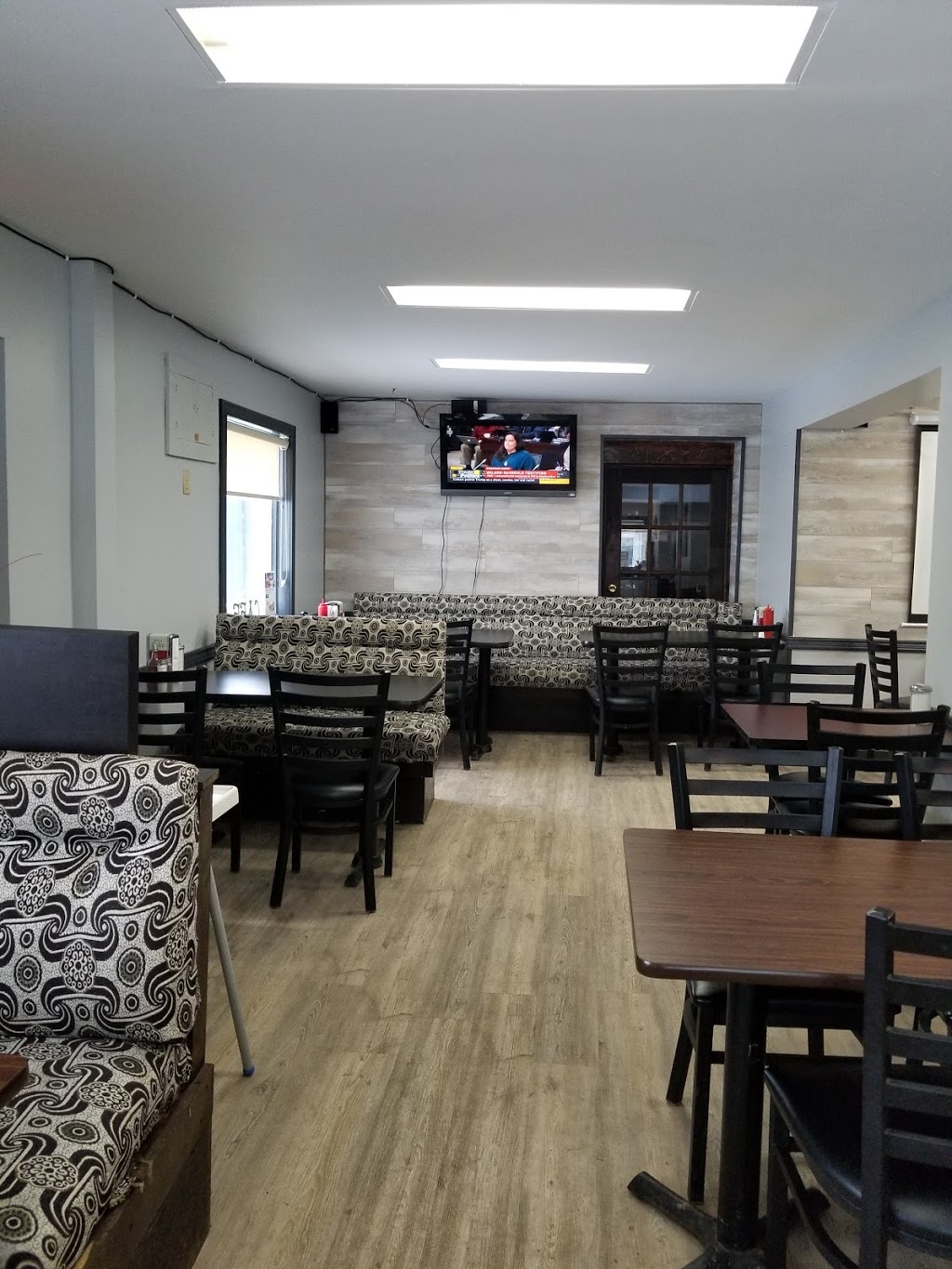 Old Brock Cafe & Pizzeria | 1716 Central St, Claremont, ON L1Y 1B1, Canada | Phone: (905) 649-1268