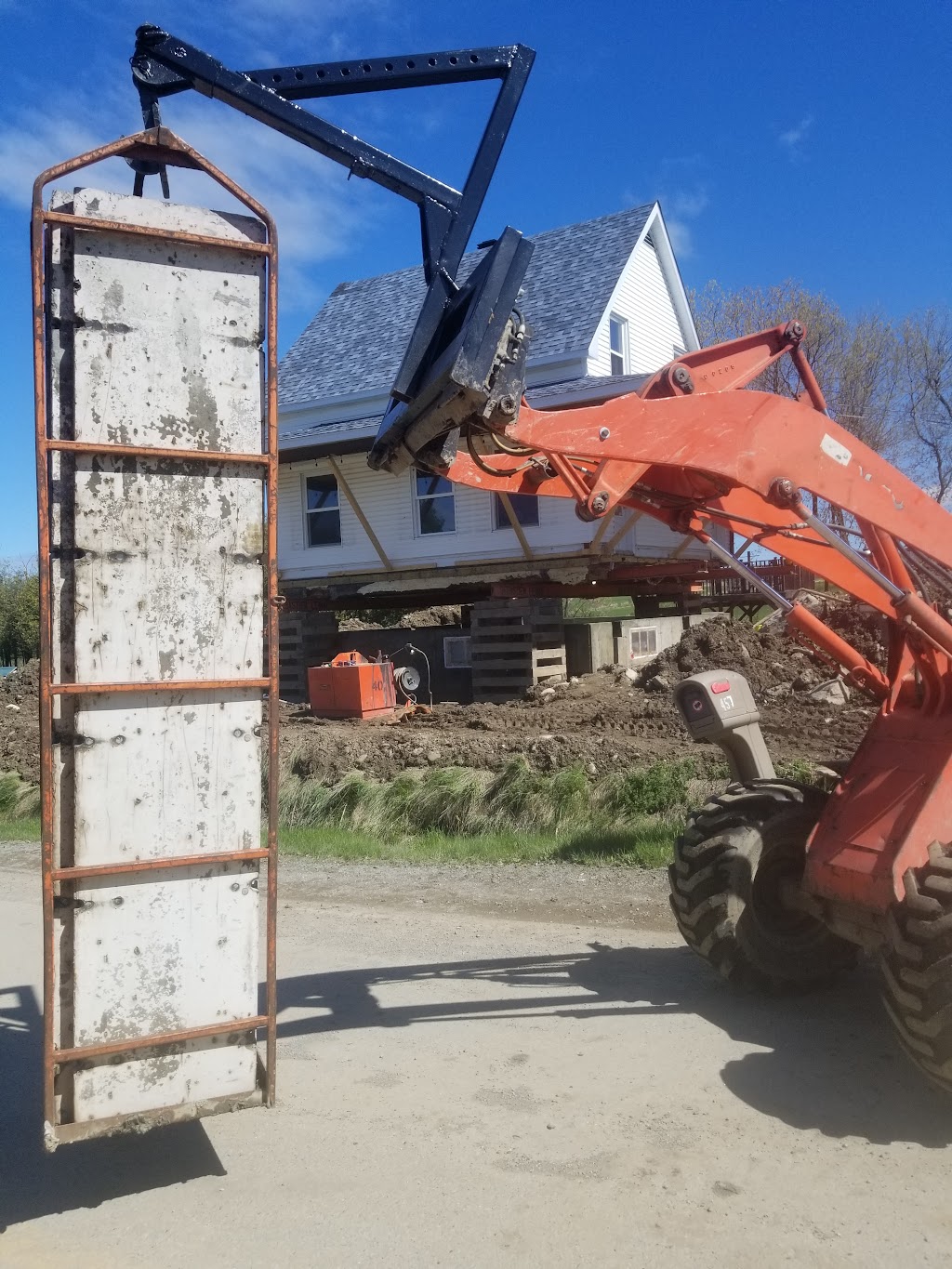 Lemay Sebastien Déplacement De Bâtiments | 23 Ch St-Georges N, Danville, QC J1T 1S8, Canada | Phone: (819) 879-6375