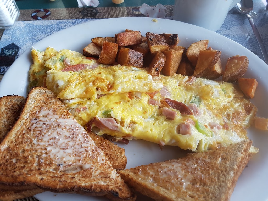 Bravo Family Restaurant & Dining Lounge | 495 King St E, Gananoque, ON K7G 1G9, Canada | Phone: (613) 382-2163