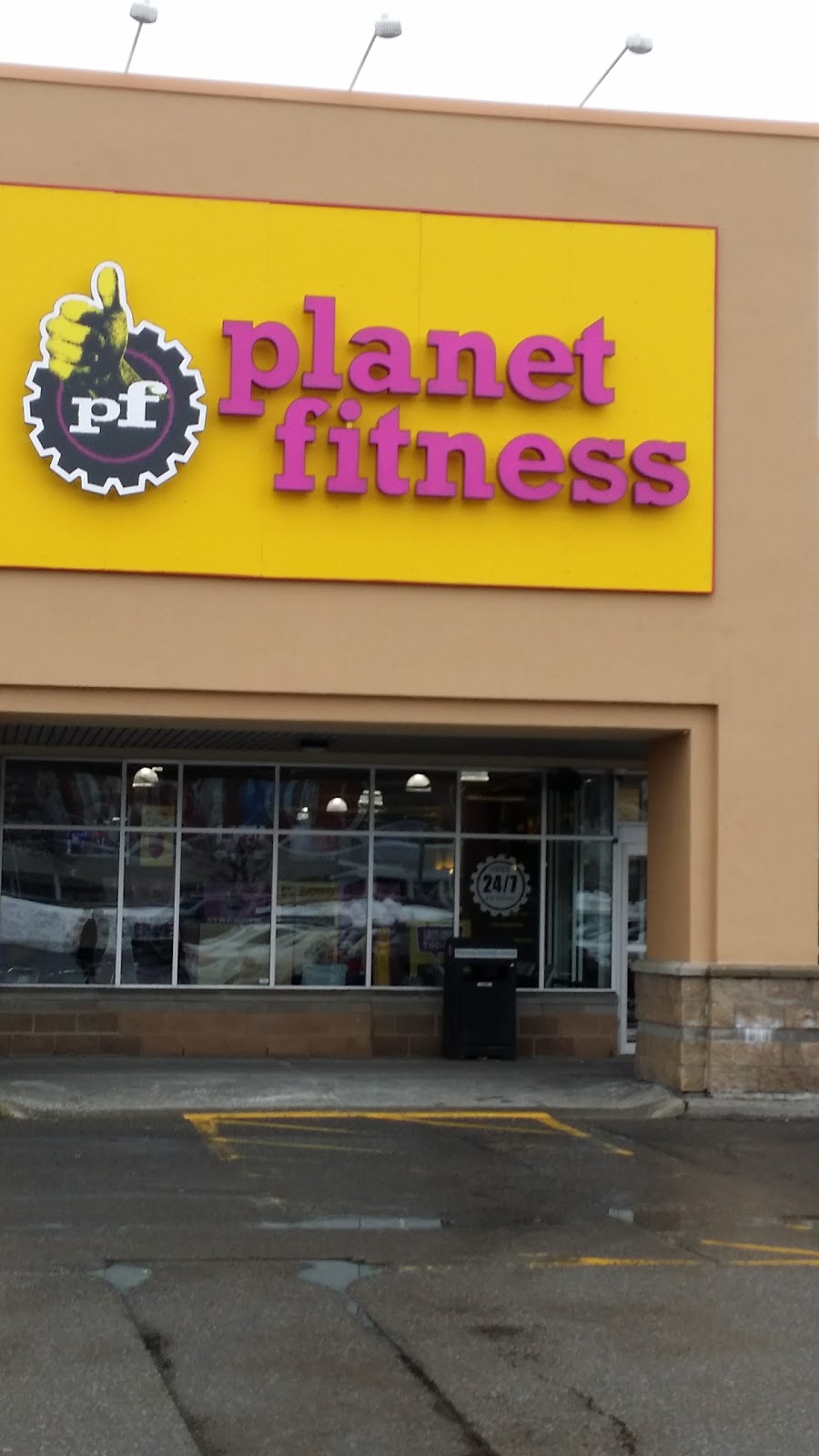 Planet Fitness | 1821 Robertson Rd, Nepean, ON K2H 8X3, Canada | Phone: (613) 829-7111
