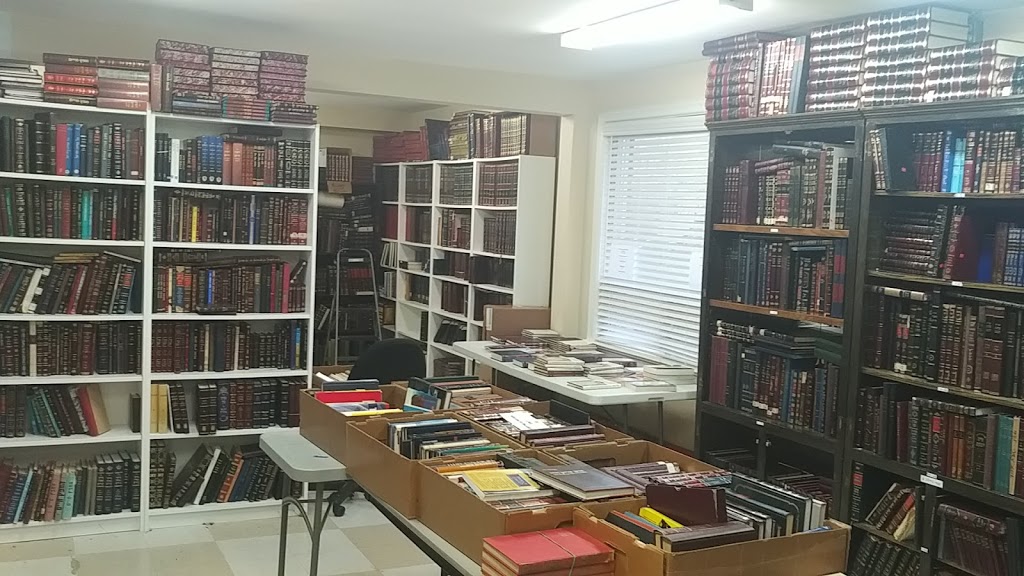 Used Jewish Books | 182 Caribou Rd, North York, ON M5N 2B6, Canada | Phone: (416) 782-8585