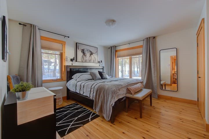 Chalet Le Grand Chêne | 1677 Chem. Guérette, Pohénégamook, QC G0L 1J0, Canada | Phone: (418) 569-6970