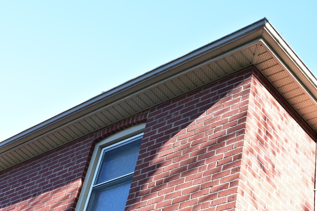 Maple Window & Eaves Cleaning | 333 Wilson Ave, North York, ON M3H 1T2, Canada | Phone: (647) 222-5678