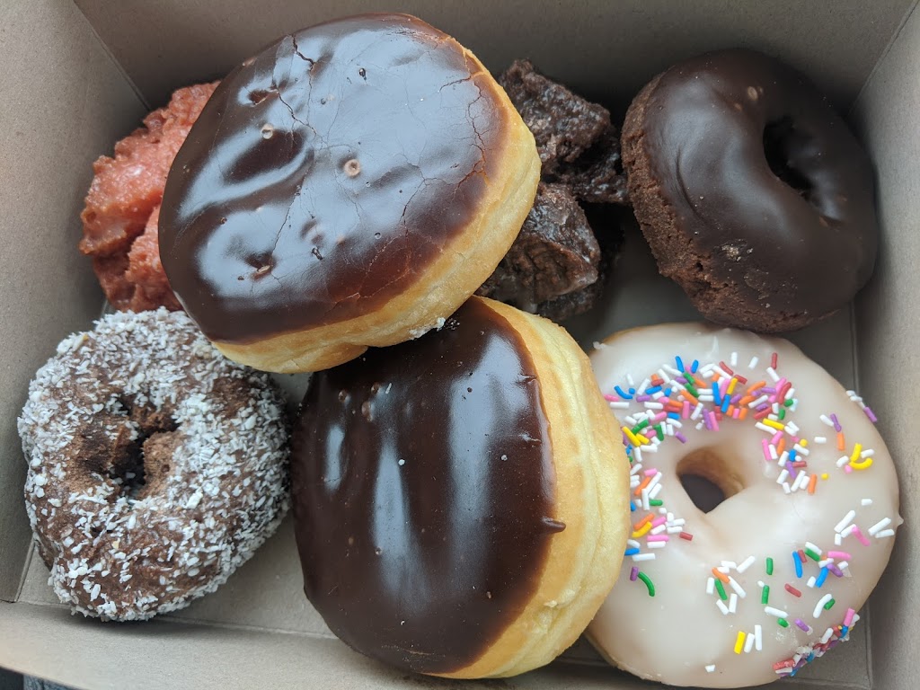 The Donut Stop | 617 Parkdale Ave N, Hamilton, ON L8H 5Z1, Canada | Phone: (905) 545-2618