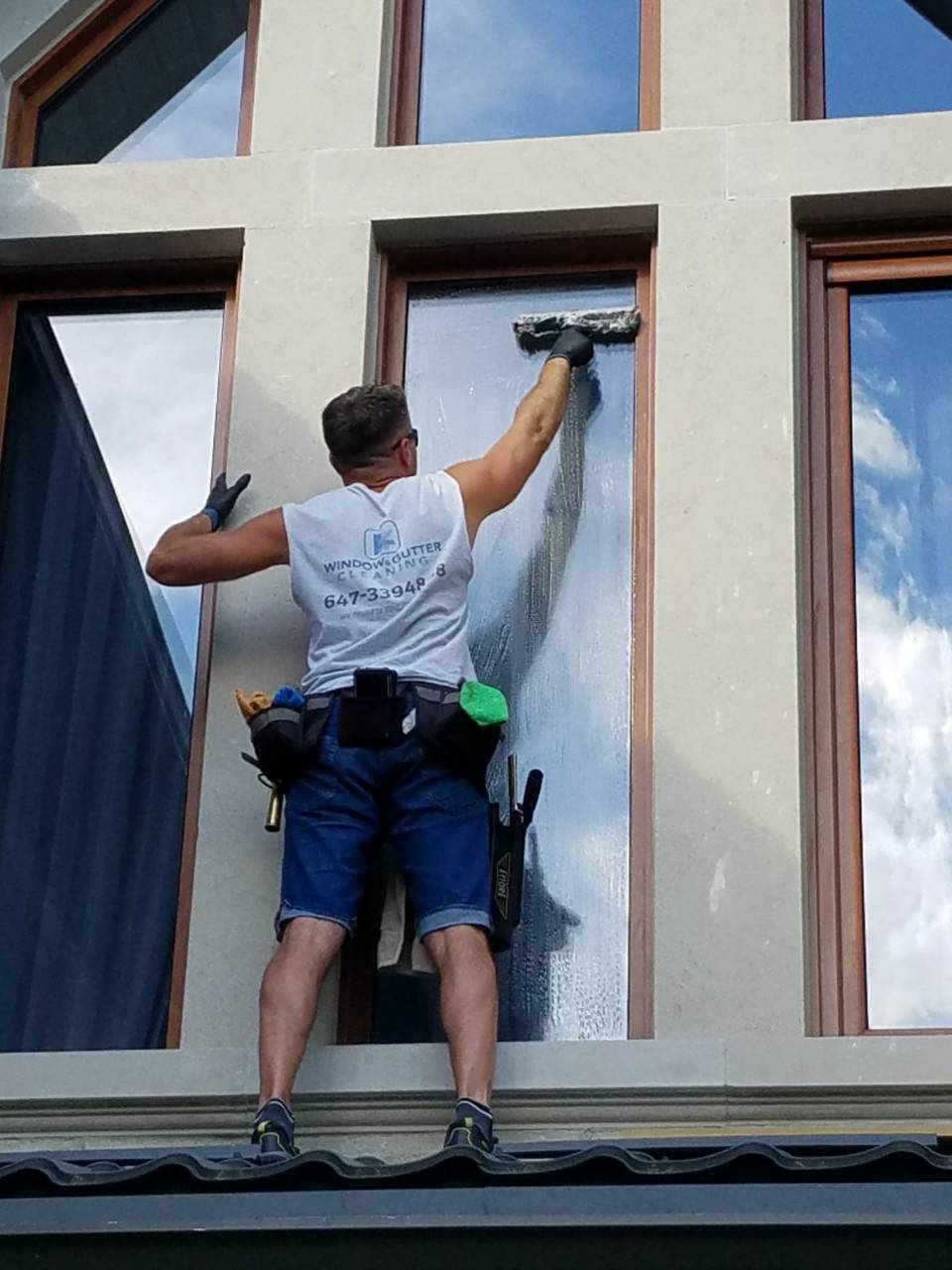 EZ Window Cleaning | 734 York Hill Blvd, Thornhill, ON L4J 5G7, Canada | Phone: (647) 339-4808