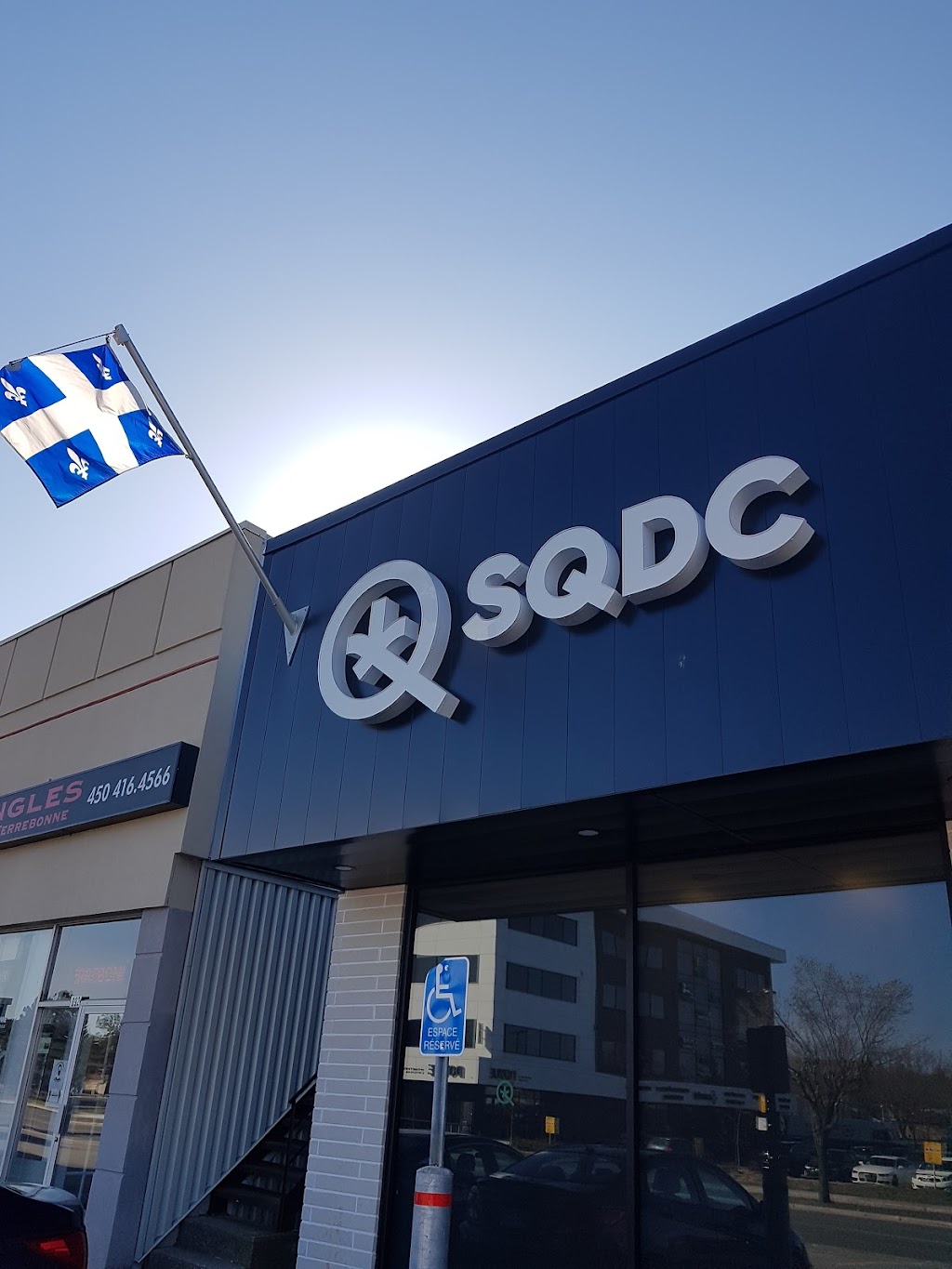 SQDC | 900 Bd des Seigneurs, Terrebonne, QC J6W 1V1, Canada | Phone: (450) 326-8002