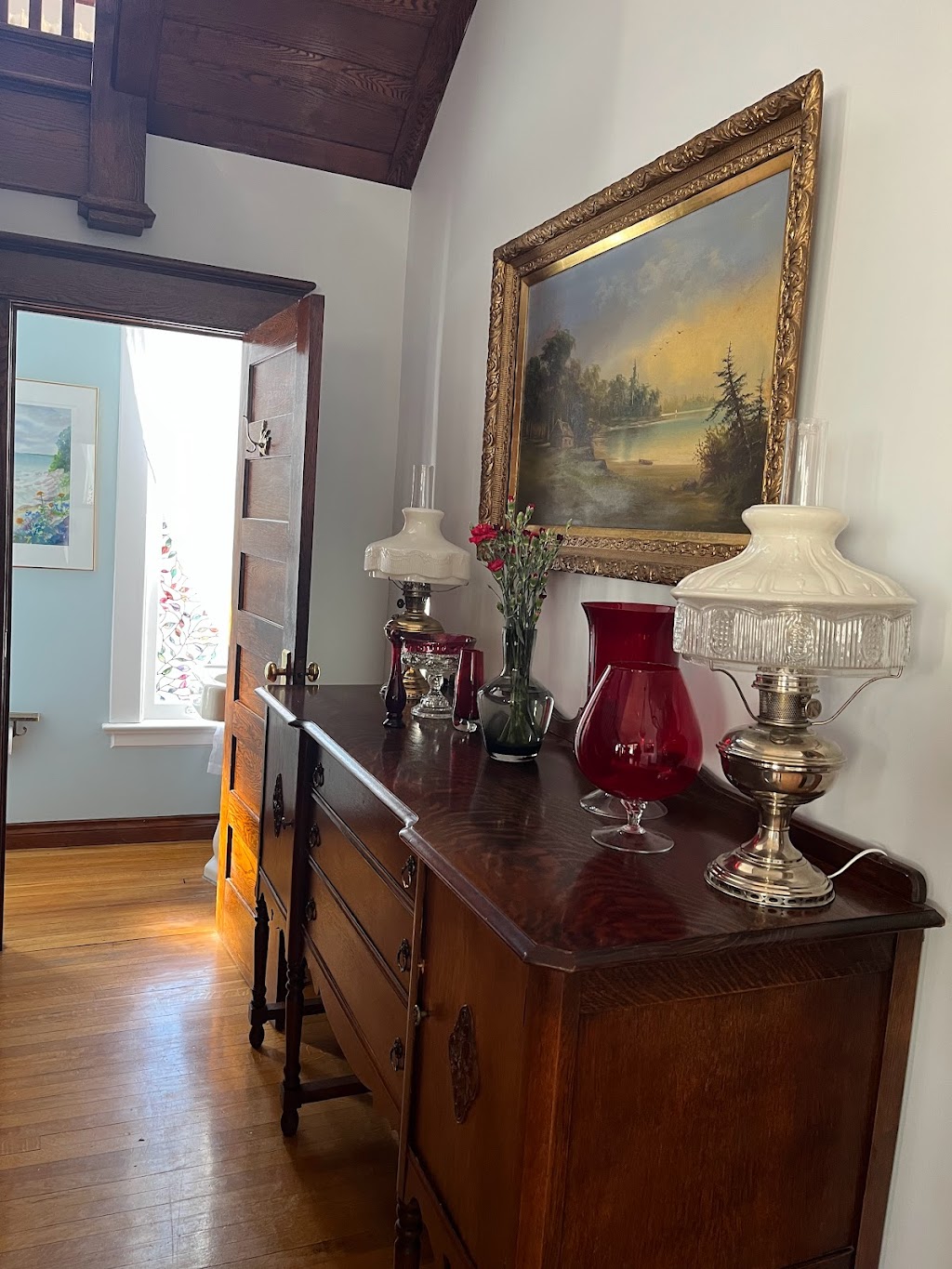 Monmouth Villa B&B | 26 Paul St, Picton, ON K0K 2T0, Canada | Phone: (613) 391-4049