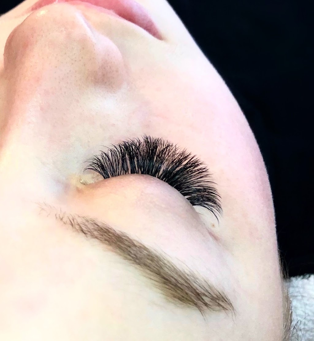 Queen Bs Lash Boutique | 15 Inkerman Ave, Picton, ON K0K 2T0, Canada | Phone: (613) 813-3031