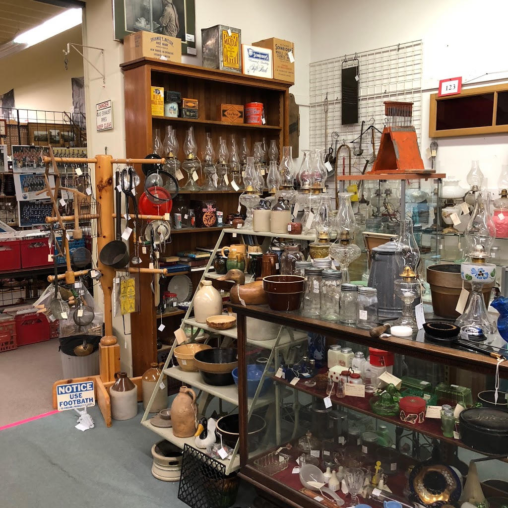 St Jacobs Antiques Market | 805 King St N, Waterloo, ON N2J 4G8, Canada | Phone: (519) 880-1944