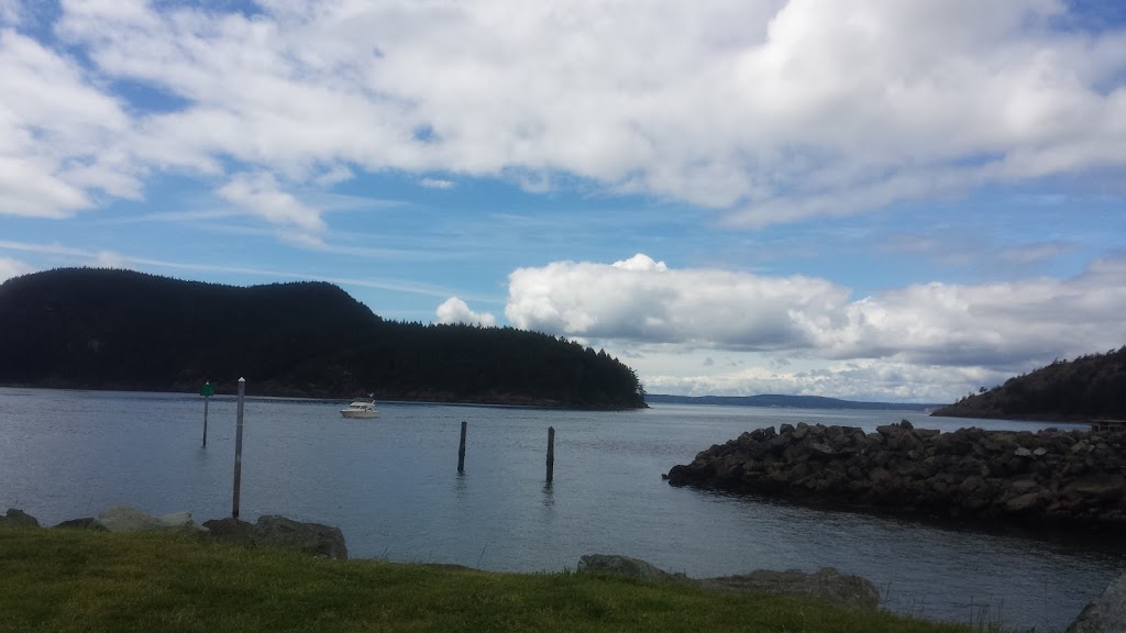 Tugboat beach | 5103 Croatian Way, Anacortes, WA 98221, USA | Phone: (360) 293-2001