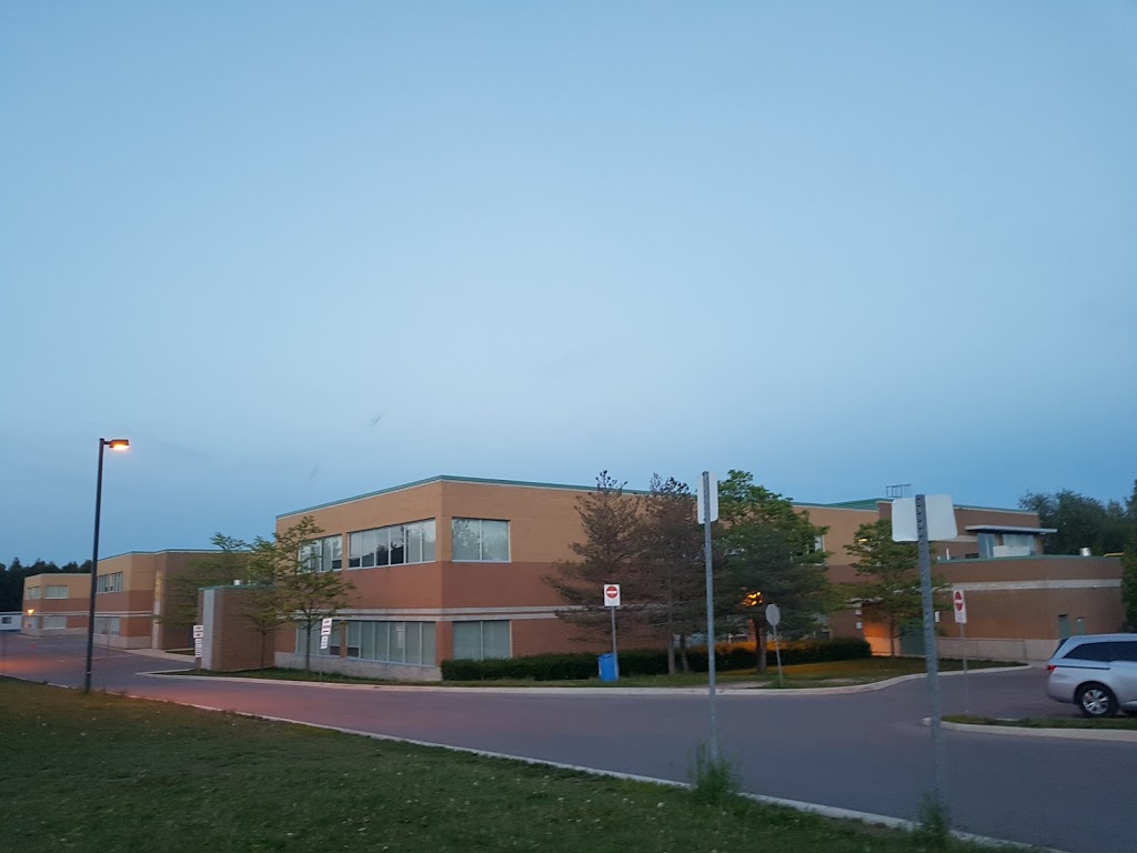 Richmond Hill High School | 201 Yorkland St, Richmond Hill, ON L4S 1A2, Canada | Phone: (905) 884-2131