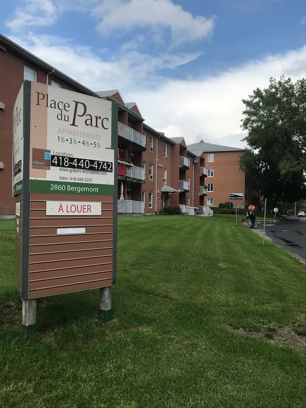 Place du Parc | 2960 Av. Bergemont, Québec, QC G1J 5J9, Canada | Phone: (418) 658-1017