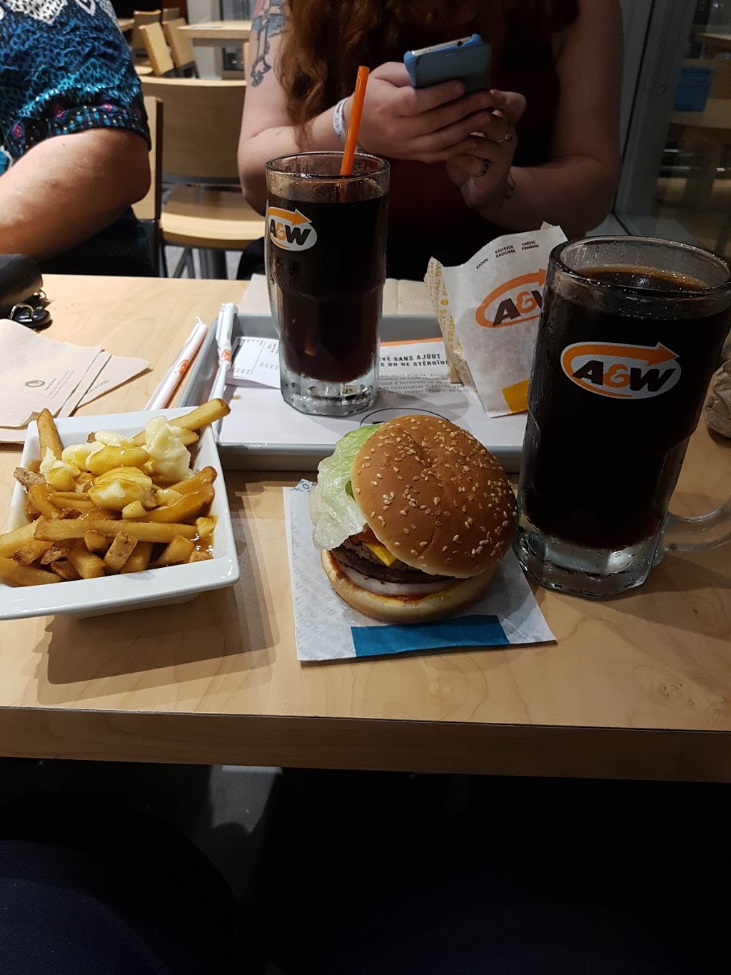 A&W | 24 Rue Saint-Jacques, Sherbrooke, QC J1R 0T2, Canada | Phone: (819) 933-1200