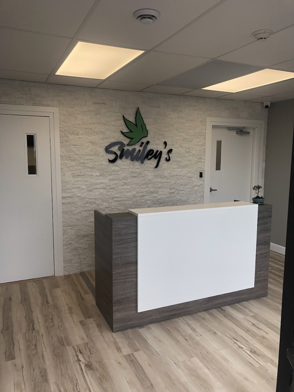 Smiley’s Cannabis | 3780 Fallowfield Rd #7, Nepean, ON K2J 1A1, Canada | Phone: (613) 825-4420