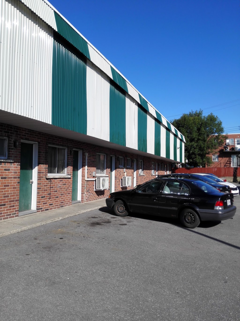 Motel Bourassa | 6325 Boul Henri-Bourassa E, Montréal-Nord, QC H1G 2V4, Canada | Phone: (514) 321-6813