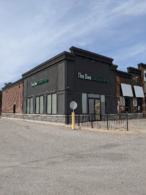 The Den Cannabis Store (Angus) | 173 Mill St Unit 1, Angus, ON L0M 1B2, Canada | Phone: (705) 730-3200