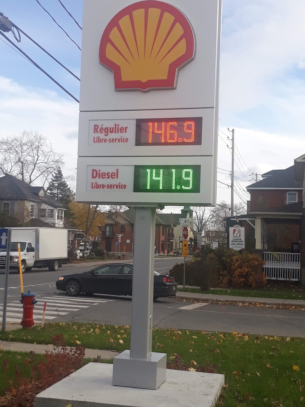 Shell | 216 Av. Saint-Charles, Vaudreuil-Dorion, QC J7V 2L5, Canada | Phone: (450) 218-2838