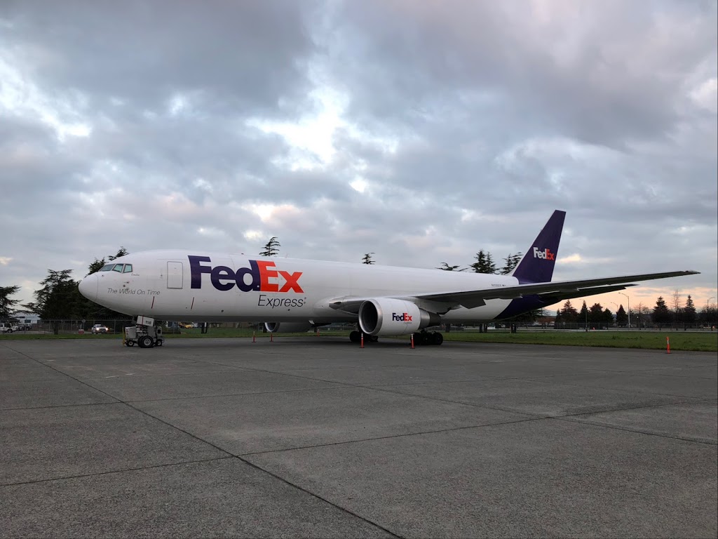 FedEx Ship Centre | 3151 Aylmer Rd, Richmond, BC V7B 1L5, Canada | Phone: (800) 463-3339