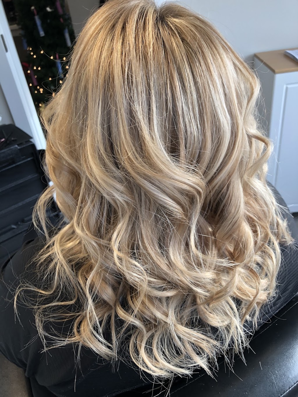 Tangled the Salon | 113 Charing Cross St, Brantford, ON N3R 2H8, Canada | Phone: (519) 771-8471